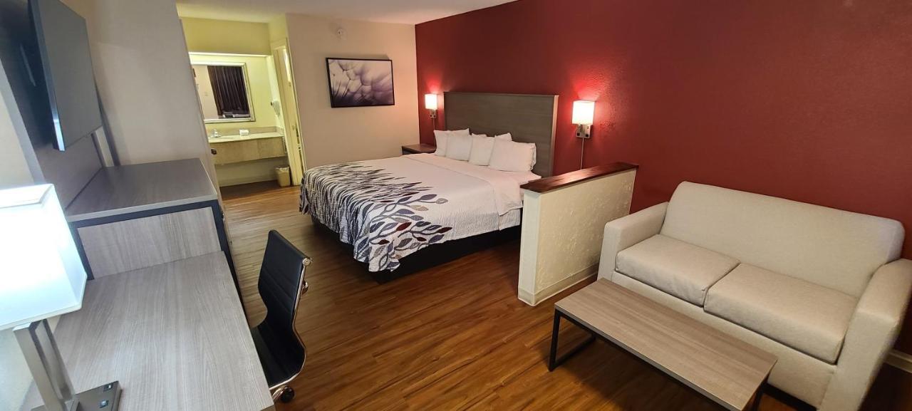 Red Roof Inn & Suites Cornelius - Lake Norman Экстерьер фото