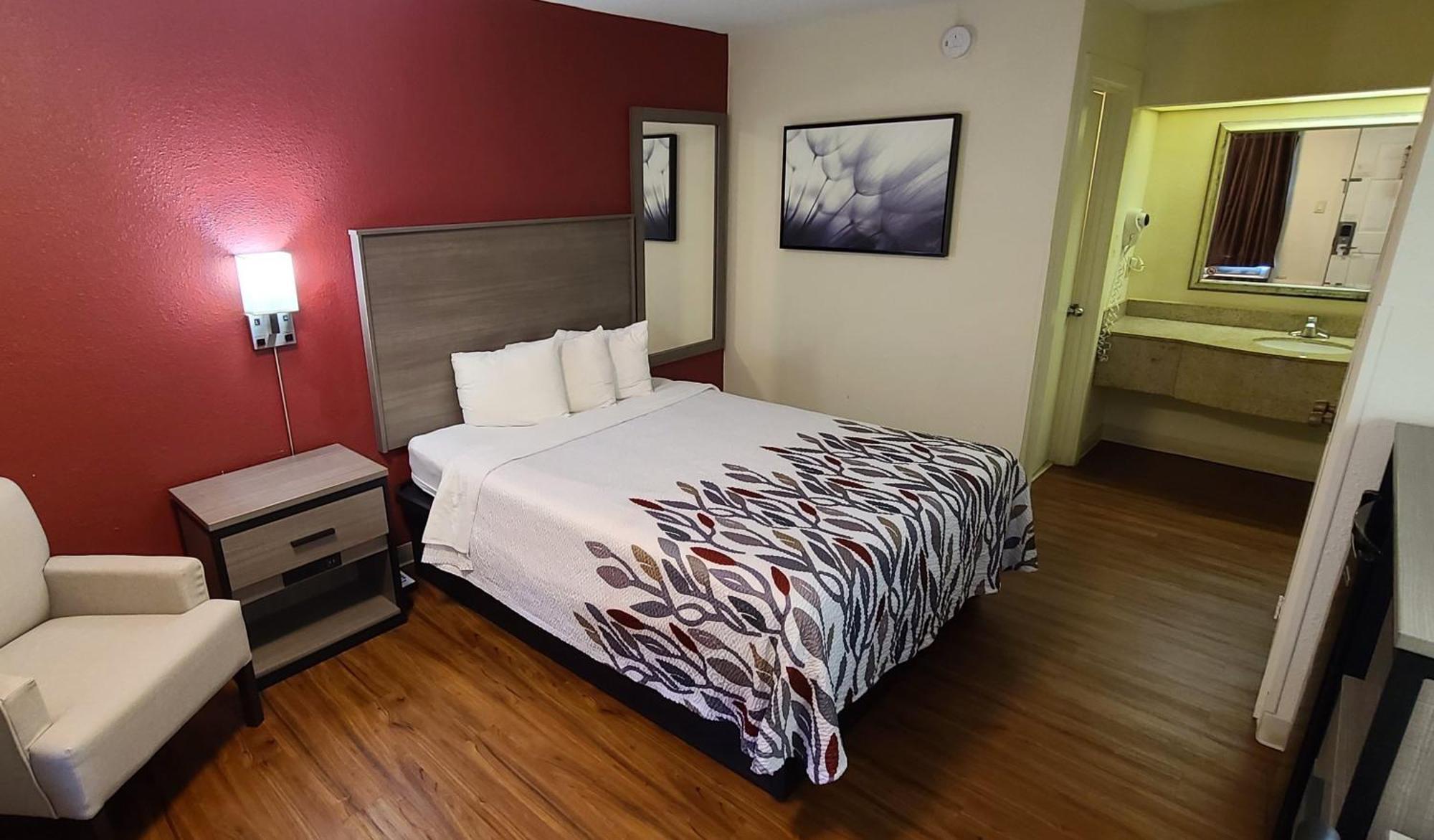 Red Roof Inn & Suites Cornelius - Lake Norman Экстерьер фото