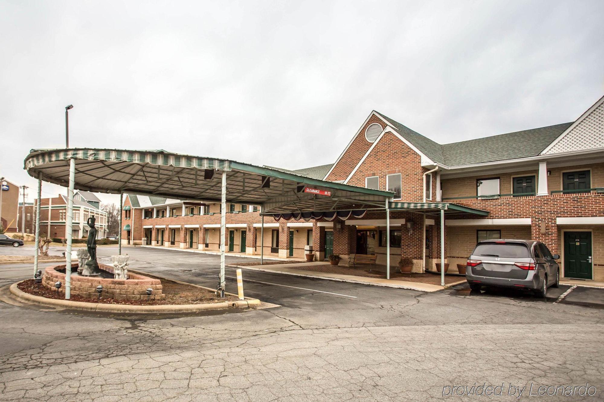 Red Roof Inn & Suites Cornelius - Lake Norman Экстерьер фото